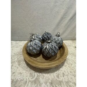 VARIETY OF SILVER CHRISTMAS ORNAMENTS - GLASS‎